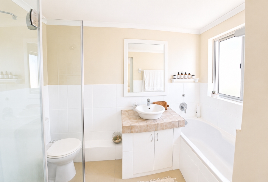To Let 4 Bedroom Property for Rent in Table View Western Cape